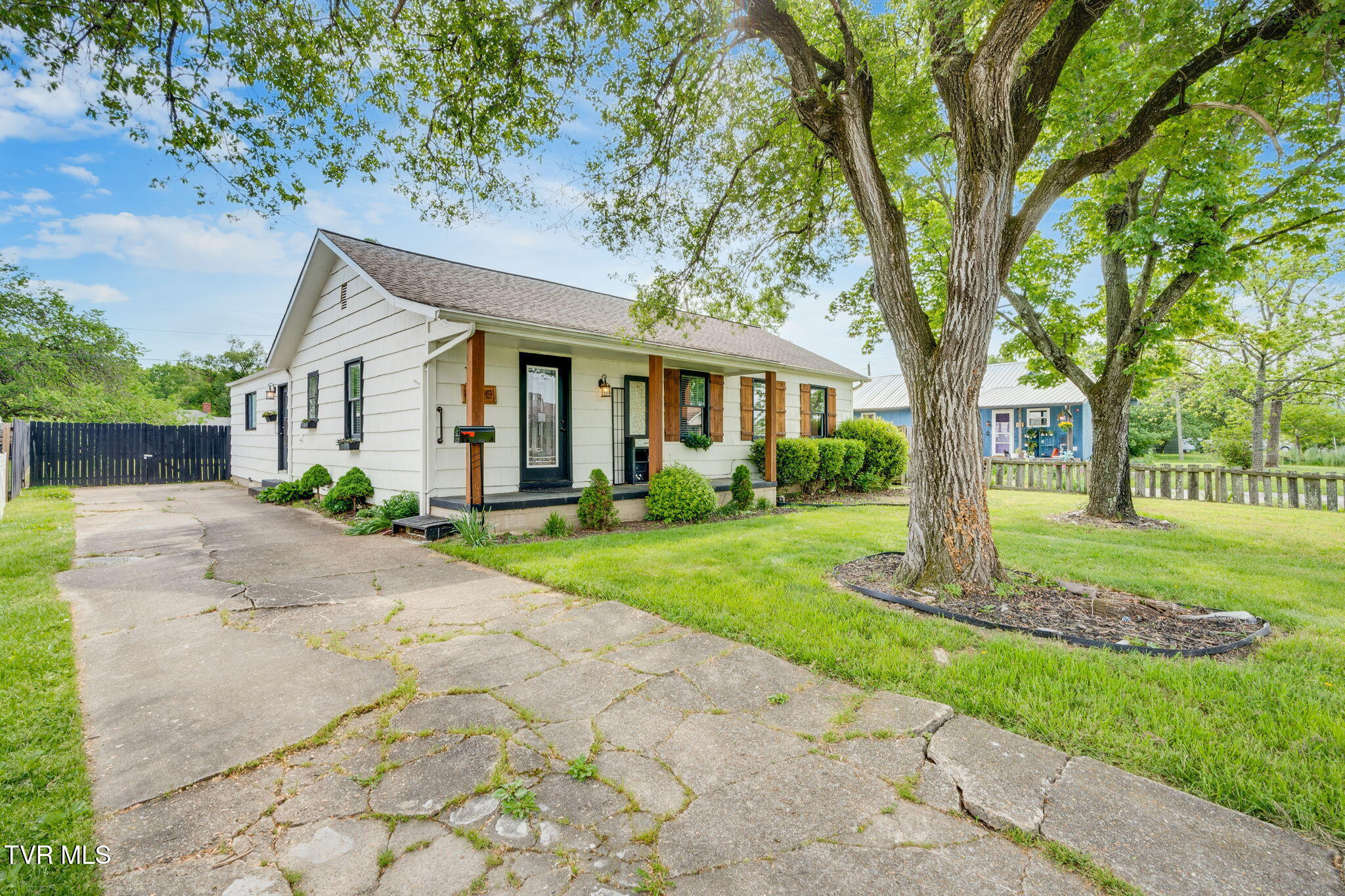 1620 Hermitage Drive, Kingsport, Tennessee image 2