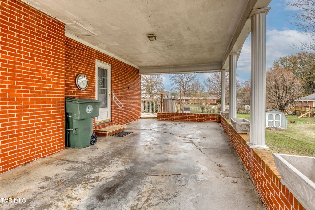 Photo of 879 Wayne Avenue, Abingdon, VA 24210 (MLS # 9976274)