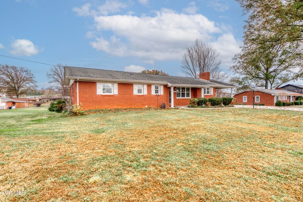 Photo of 879 Wayne Avenue, Abingdon, VA 24210 (MLS # 9976274)