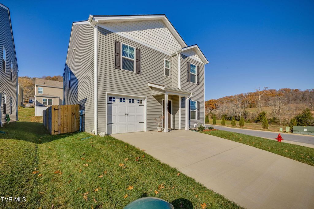 Photo of 701 Newtons Way, Kingsport, TN 37663 (MLS # 9988247)