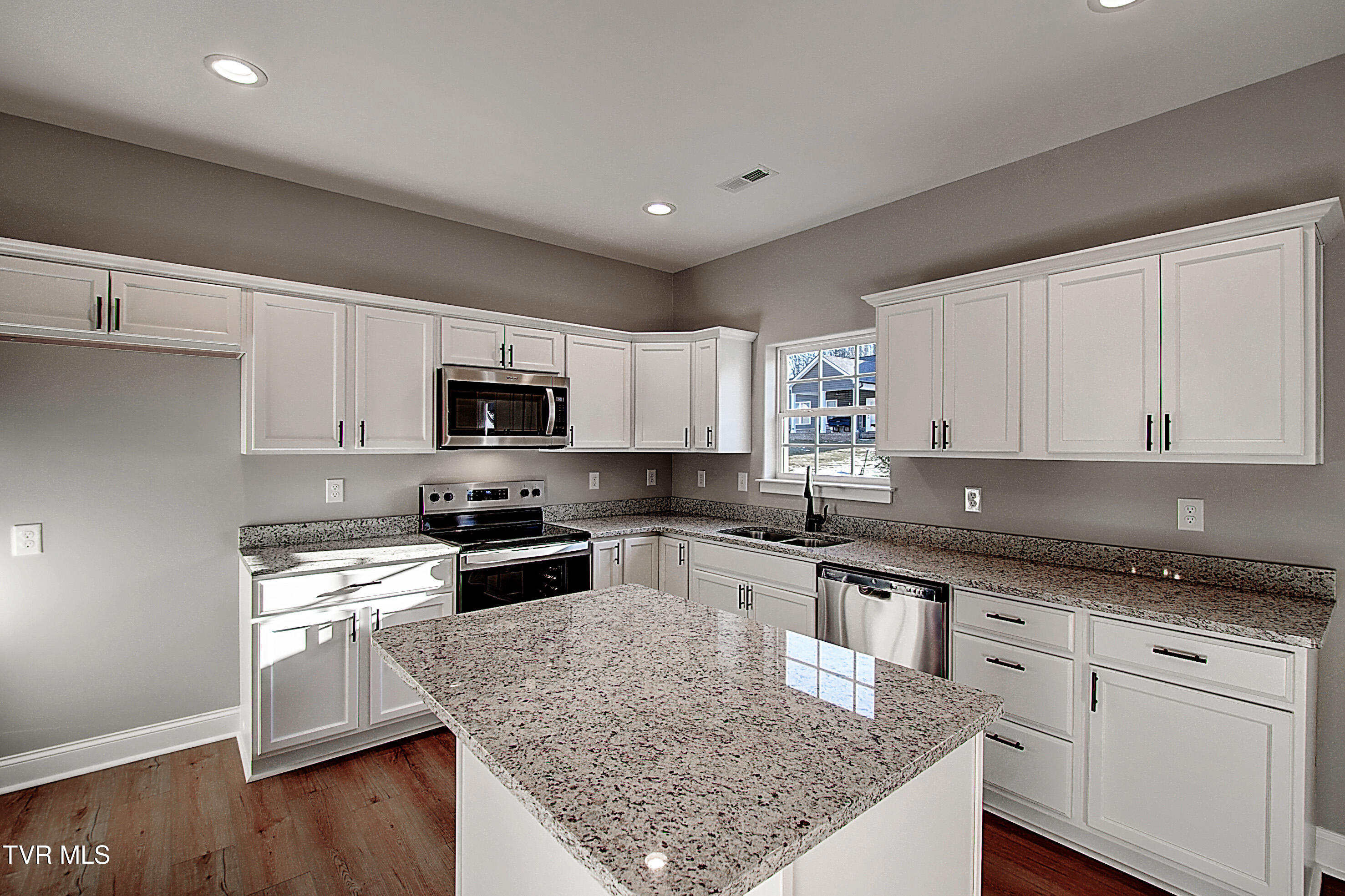123 Ervin Loop, Erwin, Tennessee image 12