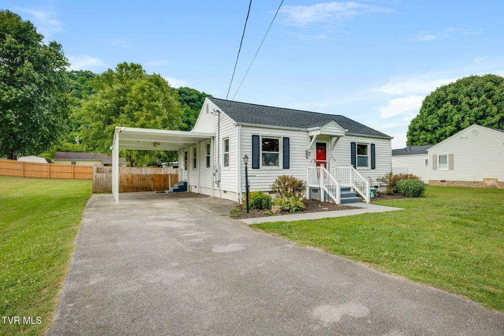 Photo of 1018 Broad Street, Elizabethton, TN 37643 (MLS # 9997217)