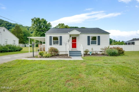 Photo of 1018 Broad Street, Elizabethton, TN 37643 (MLS # 9997217)