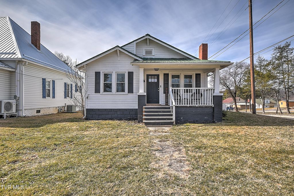 Photo of 800 5th Street, Bristol, TN 37620 (MLS # 9991226)