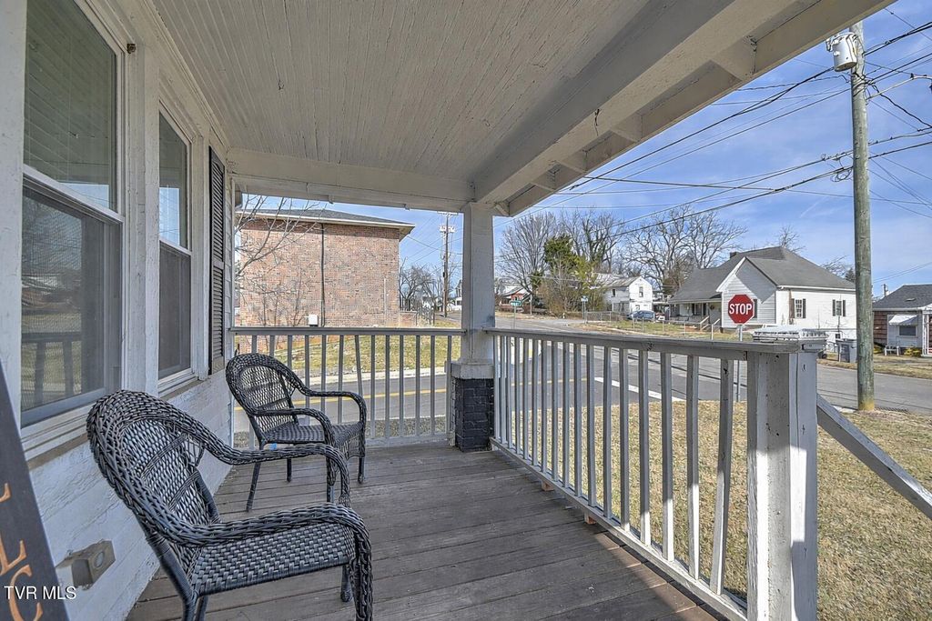 Photo of 800 5th Street, Bristol, TN 37620 (MLS # 9991226)