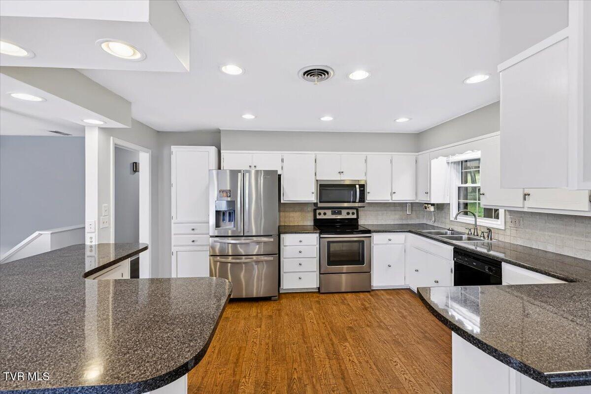 9 Red Oak Circle
