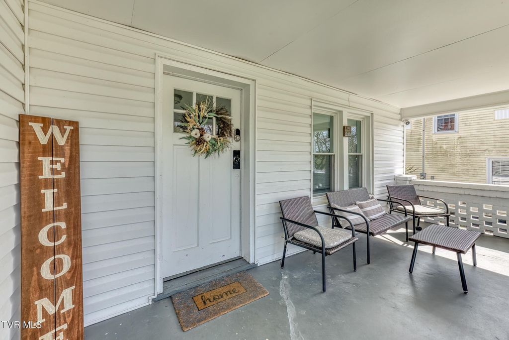 Photo of 176 Crescent Drive, Bristol, VA 24201 (MLS # 9992571)