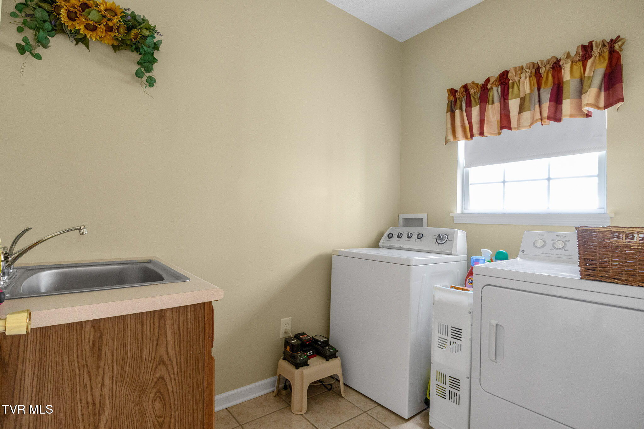 Bristol, Virginia 24202, United States, 3 Bedrooms Bedrooms, ,3 BathroomsBathrooms,Residential,Active,164206