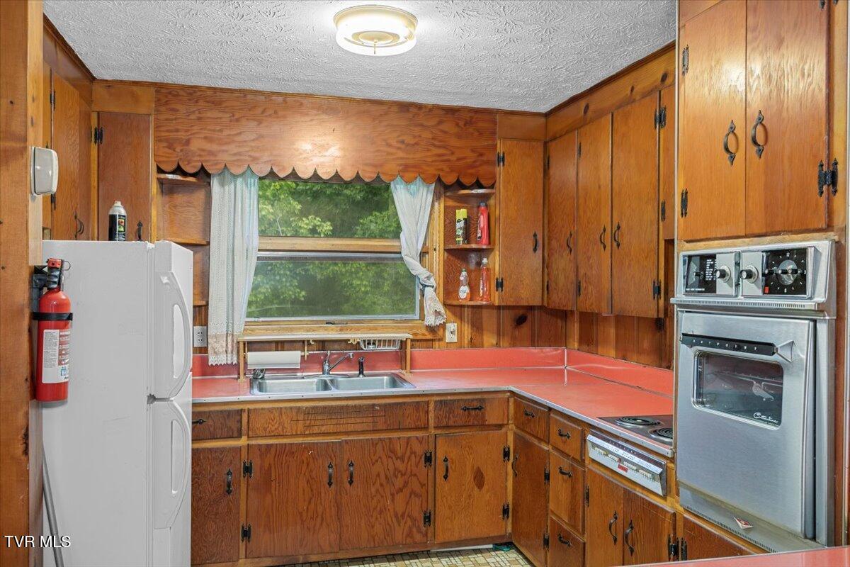 104 & 106 Hickory Drive, Greeneville, Tennessee image 18