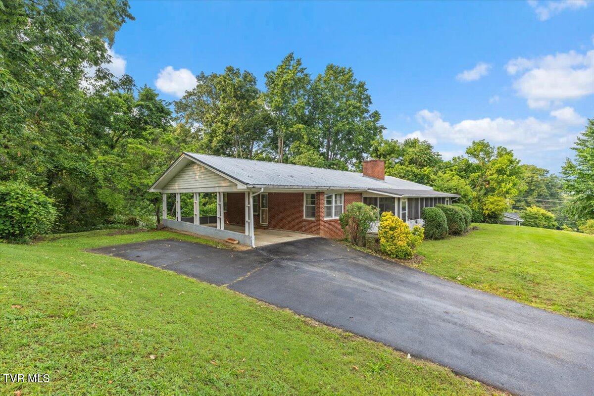 104 & 106 Hickory Drive, Greeneville, Tennessee image 9