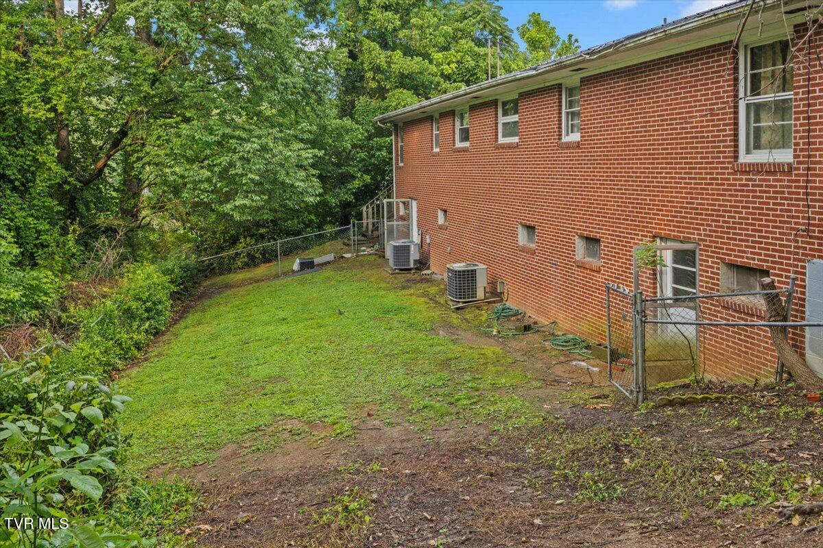 104 & 106 Hickory Drive, Greeneville, Tennessee image 12