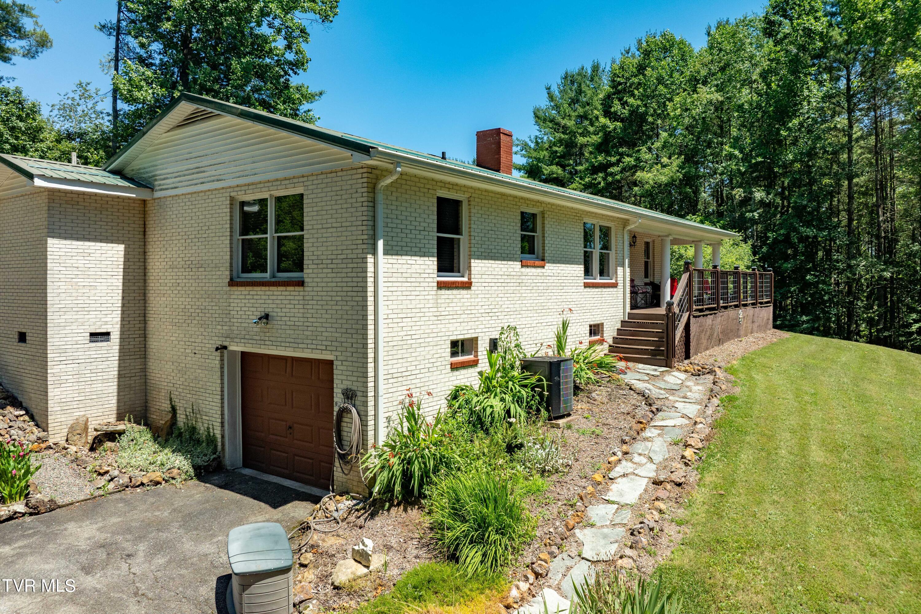 542 Rainbow Road, Mountain City, Tennessee image 3