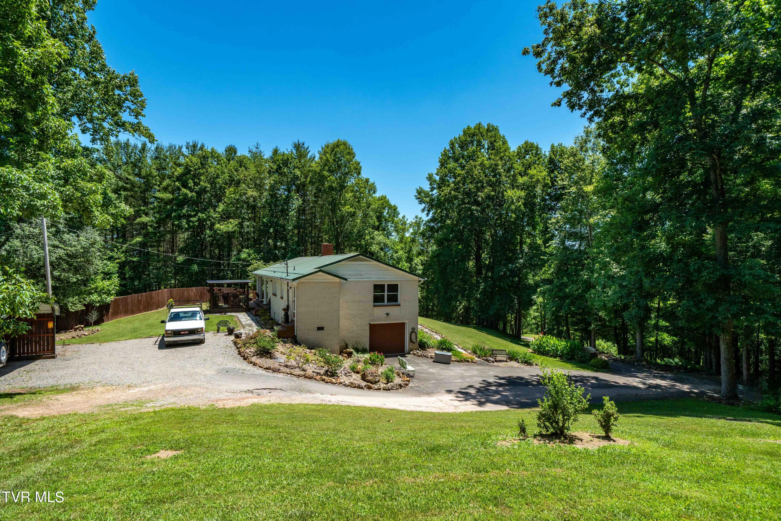 542 Rainbow Road, Mountain City, Tennessee image 12