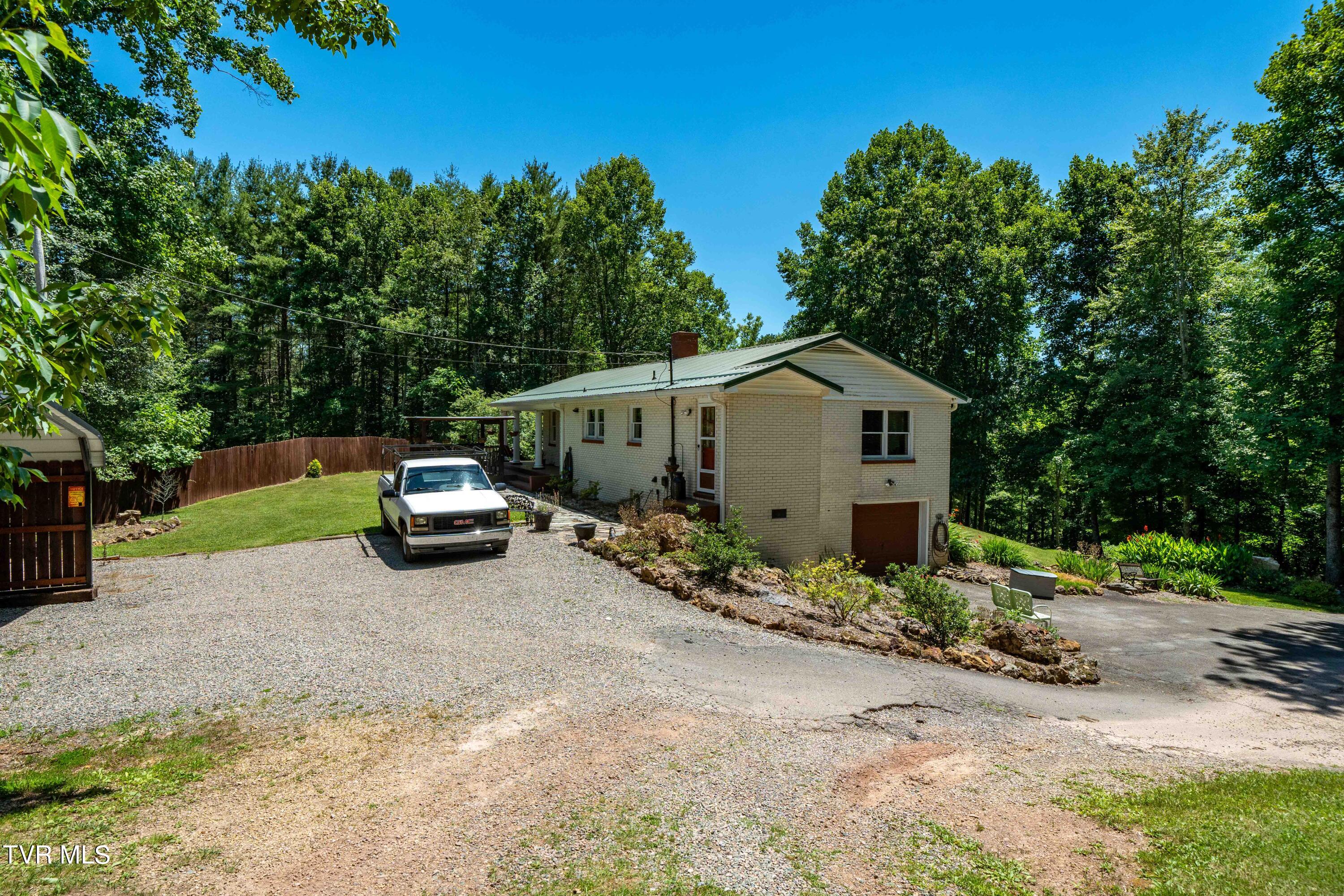 542 Rainbow Road, Mountain City, Tennessee image 13