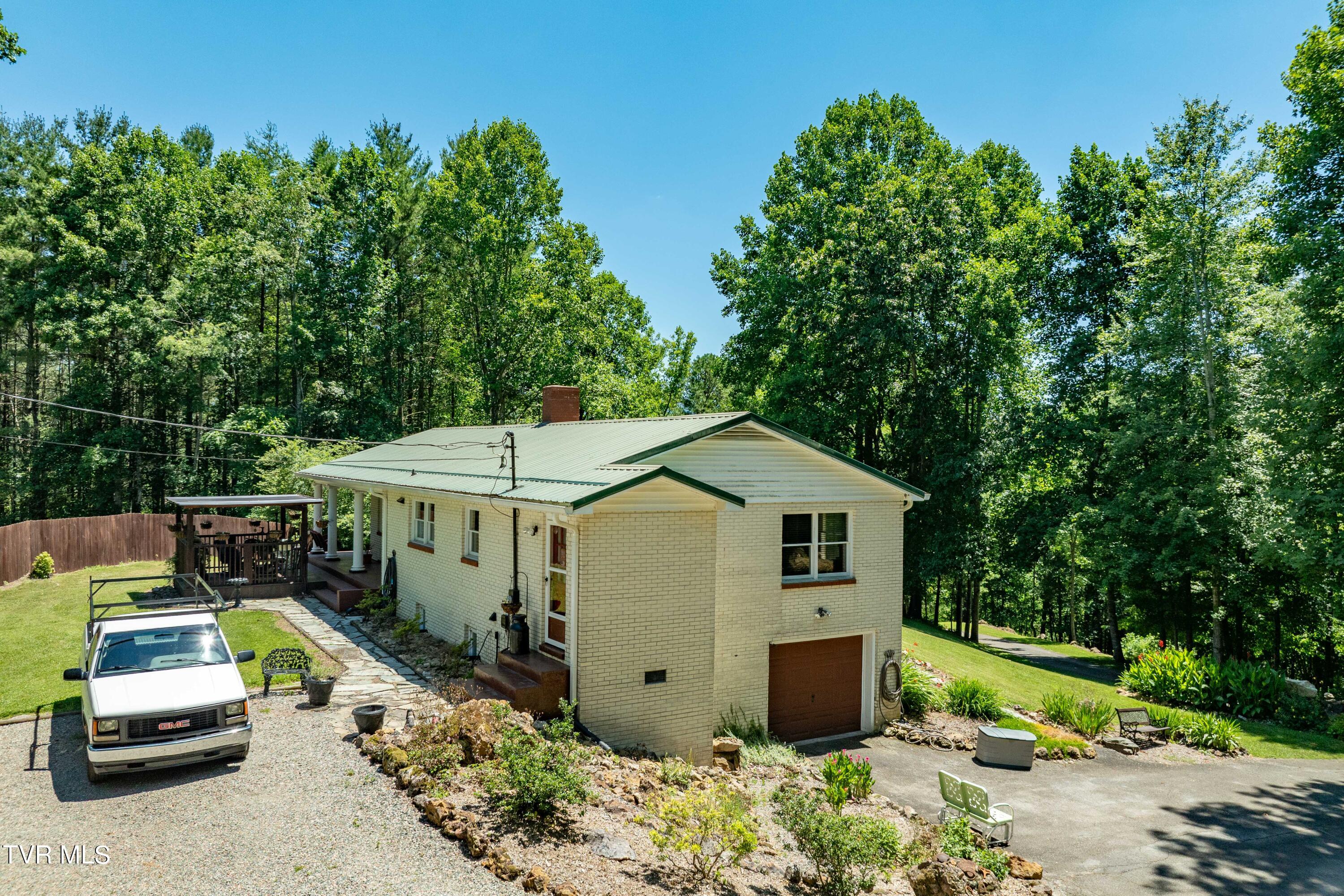 542 Rainbow Road, Mountain City, Tennessee image 5