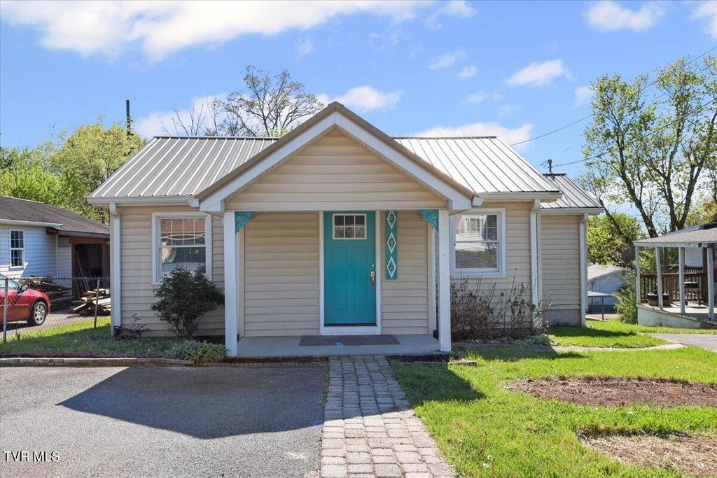 Photo of 306 Arbutus Avenue, Kingsport, TN 37660 (MLS # 9993540)