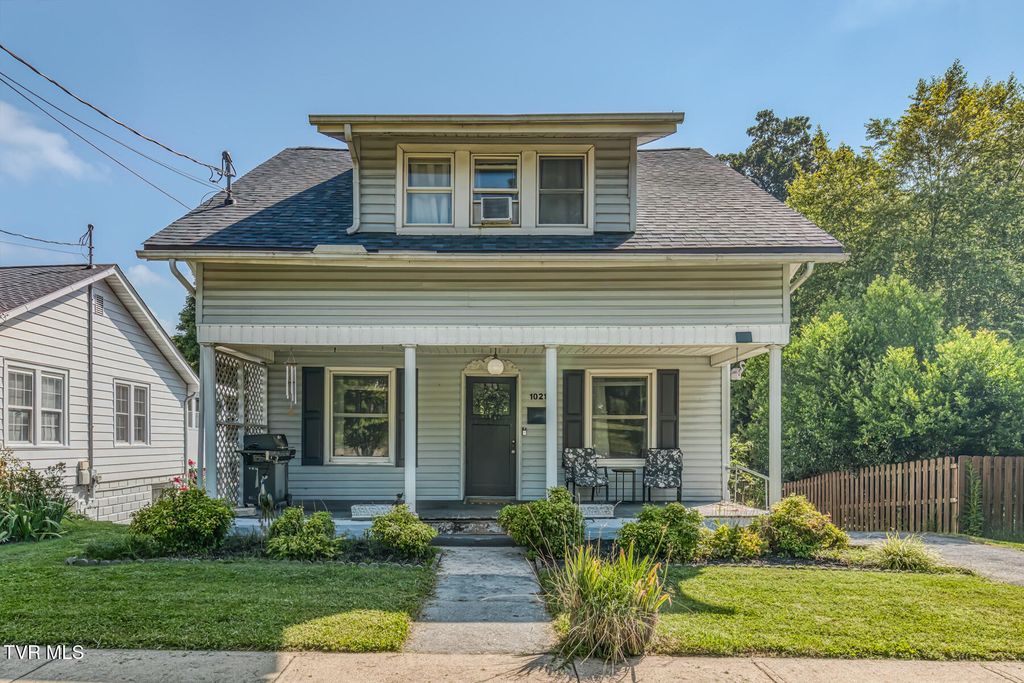 Photo of 1021 Georgia Ave Ave #1, Bristol, TN 37620 (MLS # 9984695)
