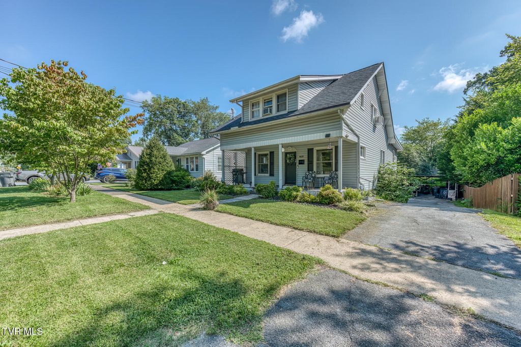 Photo of 1021 Georgia Ave Ave #1, Bristol, TN 37620 (MLS # 9984695)