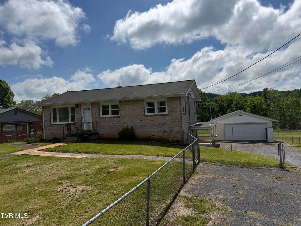 Photo of 914 Mountain View Road, Johnson City, TN 37601 (MLS # 9994498)