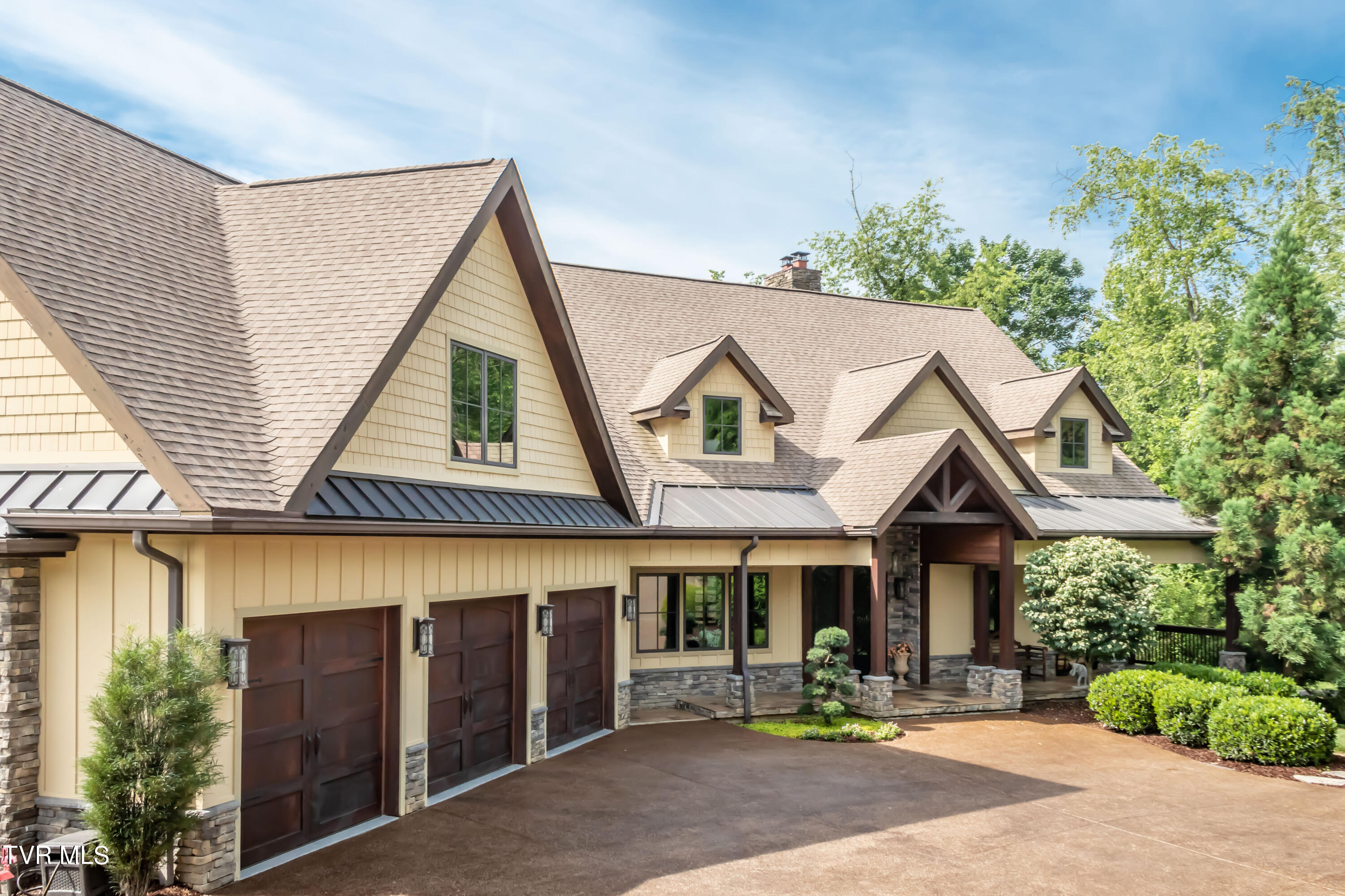 Abingdon, Virginia 24211, United States, 7 Bedrooms Bedrooms, ,6 BathroomsBathrooms,Residential,Active,114570