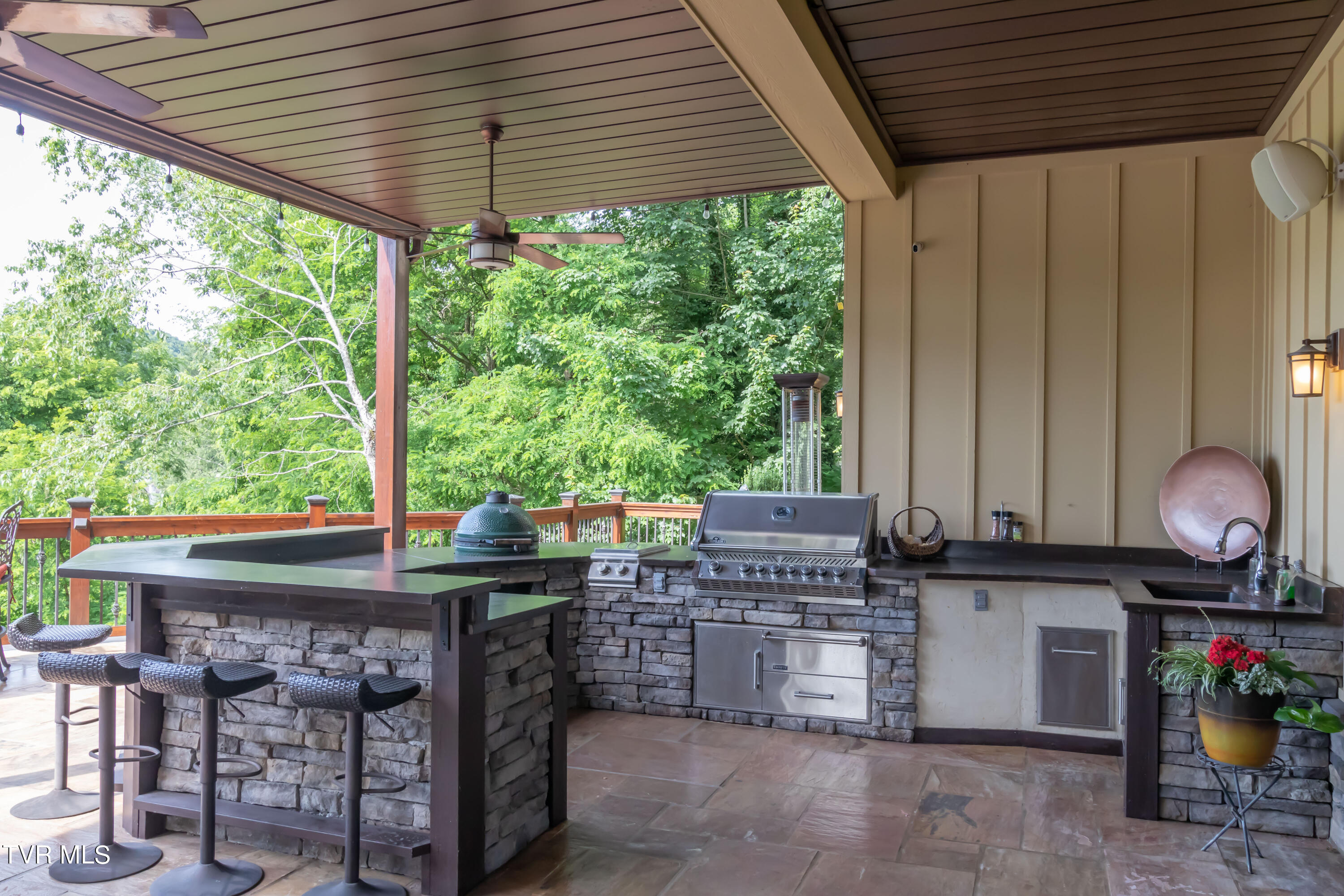 Abingdon, Virginia 24211, United States, 7 Bedrooms Bedrooms, ,6 BathroomsBathrooms,Residential,Active,114570