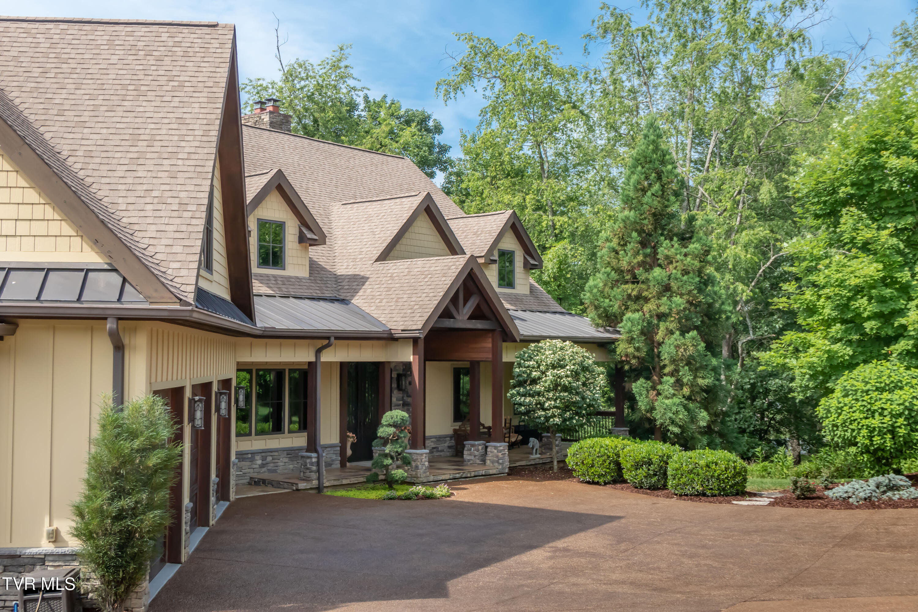 Abingdon, Virginia 24211, United States, 7 Bedrooms Bedrooms, ,6 BathroomsBathrooms,Residential,Active,114570