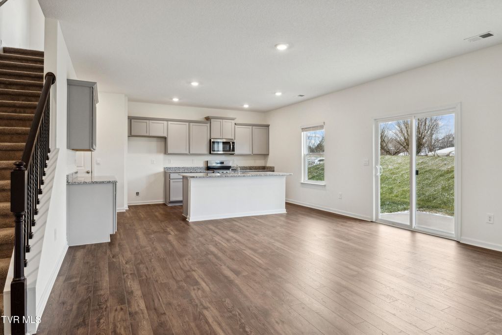 Photo of 227 Artist Avenue, Johnson City, TN 37615 (MLS # 9989485)