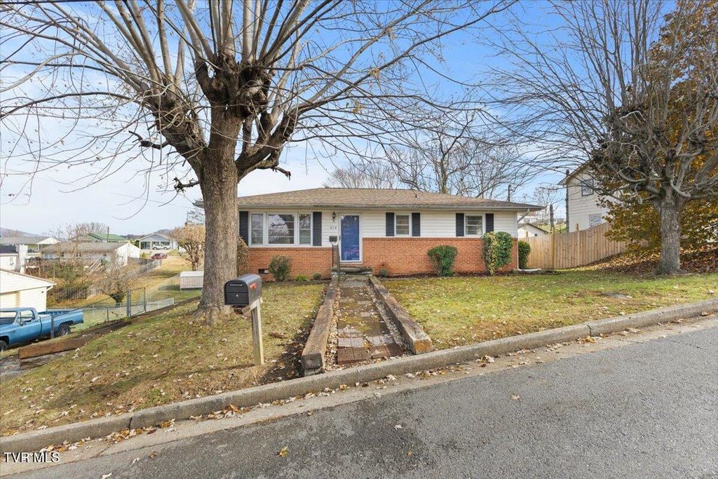 Photo of 614 Roan Street, Elizabethton, TN 37643 (MLS # 9988609)