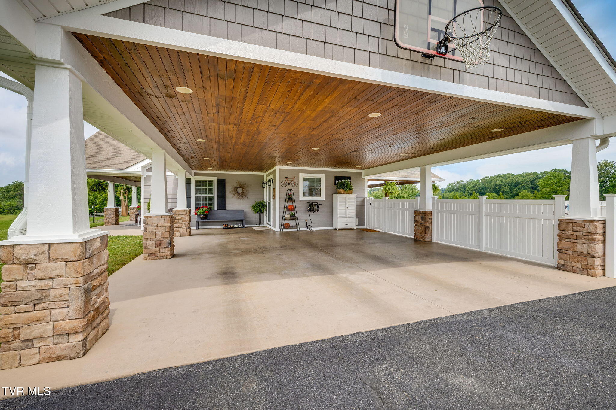 110 Emmanuel Drive, Johnson City, Tennessee image 4