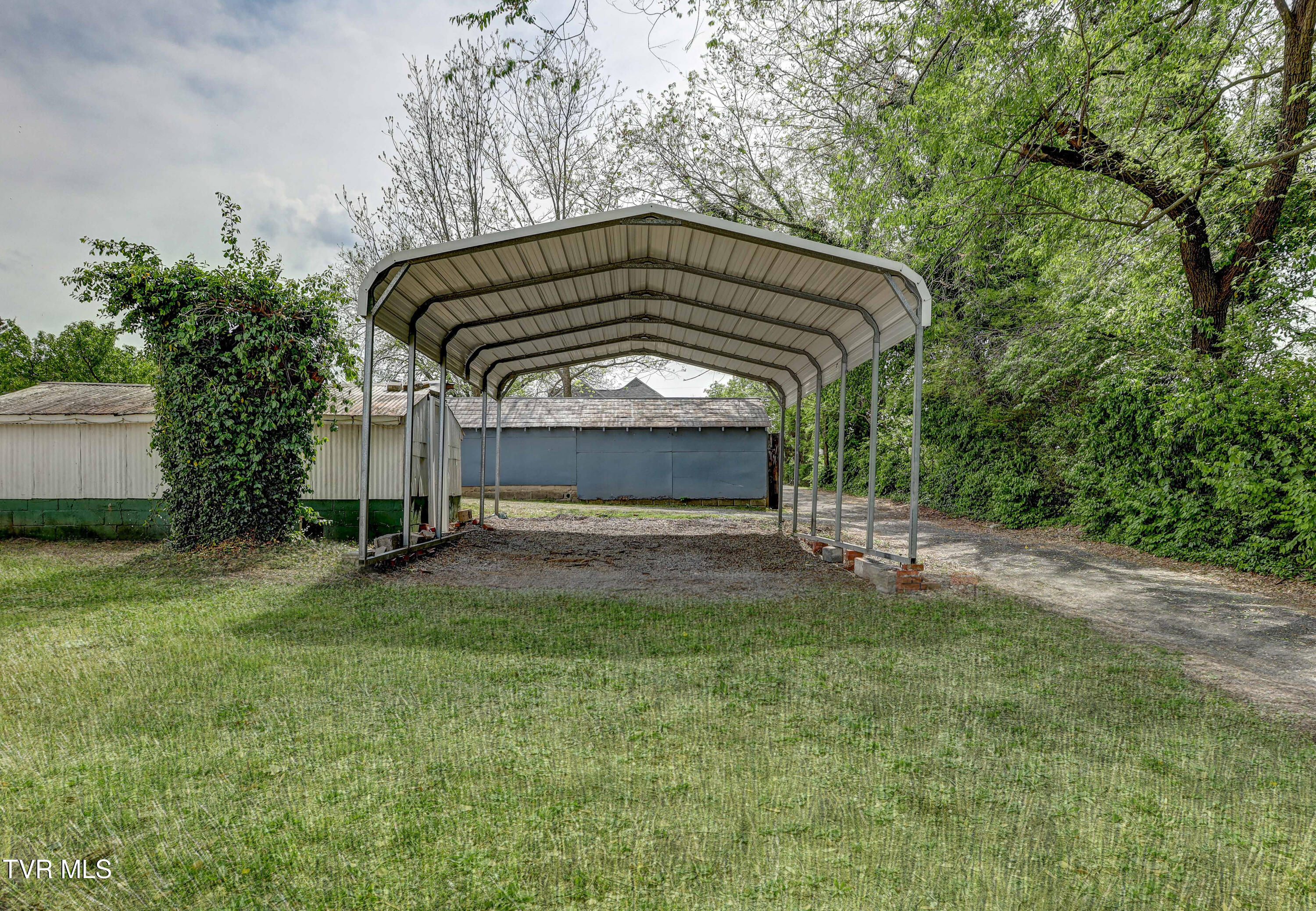 908 Columbia Road, Bristol, Tennessee image 36