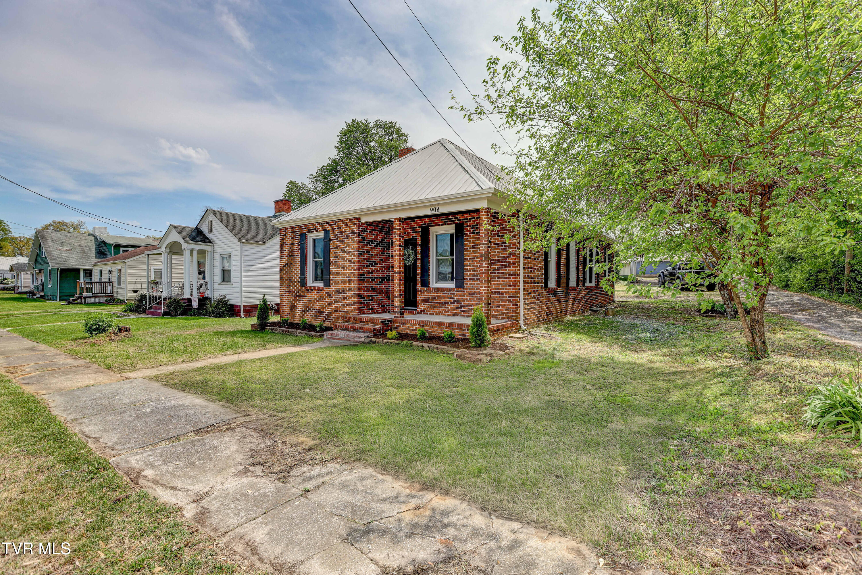 908 Columbia Road, Bristol, Tennessee image 3
