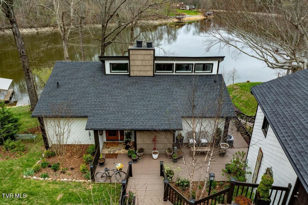 Photo of 487 Lakeshore Road, Bluff City, TN 37618 (MLS # 9993179)