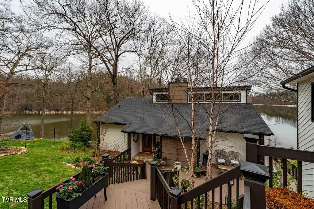 Photo of 487 Lakeshore Road, Bluff City, TN 37618 (MLS # 9993179)