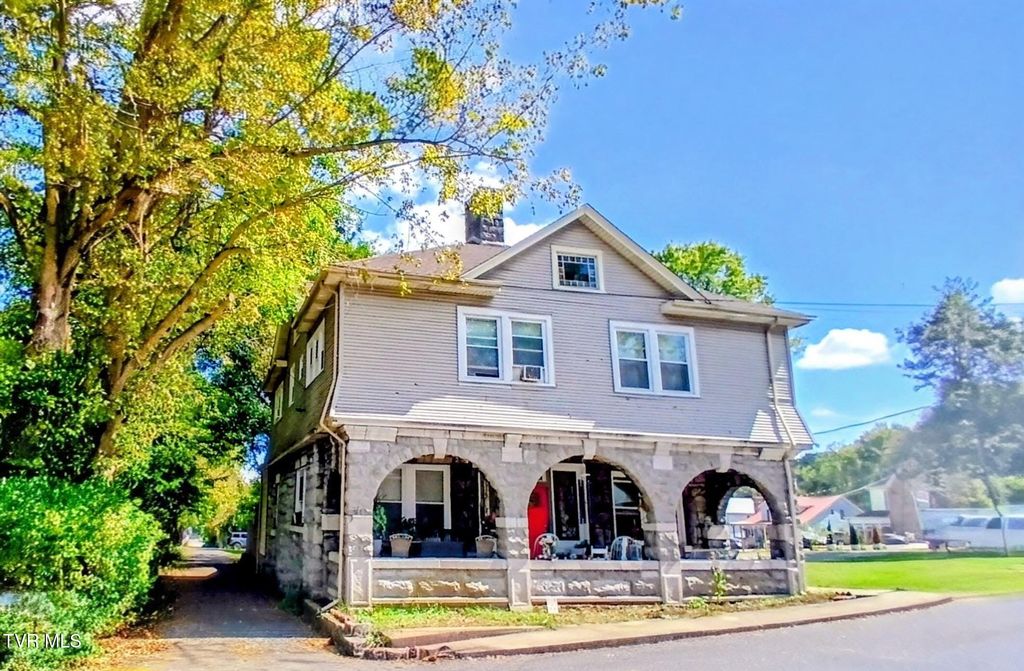 Photo of 311 12th Street, Bristol, TN 37620 (MLS # 9987614)