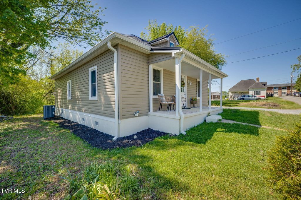 Photo of 112 Melrose Street, Bristol, TN 37620 (MLS # 9994383)