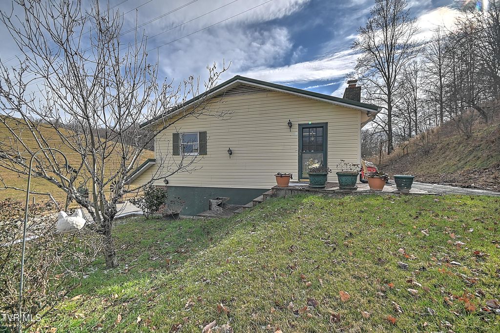 Photo of 423 Kendricks Hollow Road, Bristol, TN 37620 (MLS # 9989386)