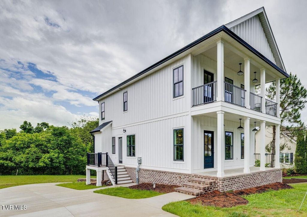 Photo of 2009 Idle Hour Road, Kingsport, TN 37660 (MLS # 9987342)