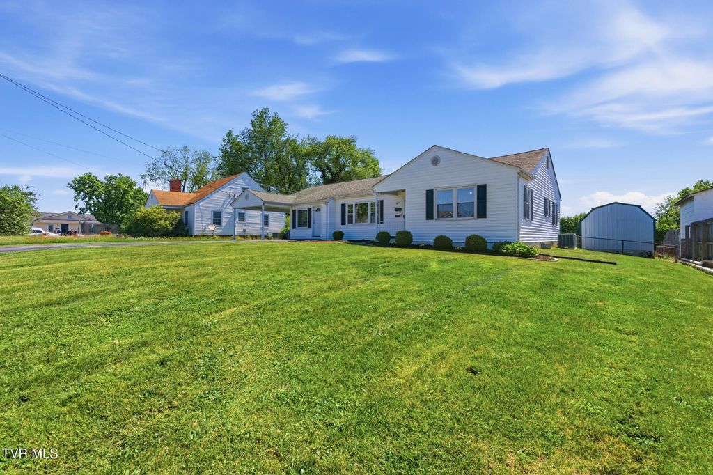 Photo of 1617 Tremont Avenue, Bristol, TN 37620 (MLS # 9995070)