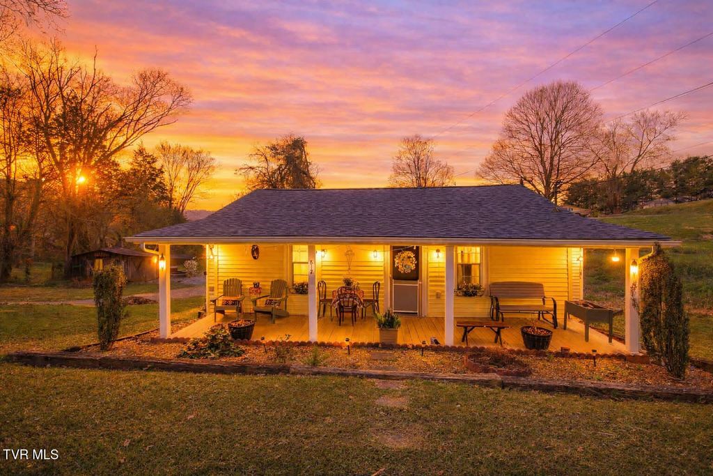 Photo of 517 Cherokee Drive, Mount Carmel, TN 37645 (MLS # 9993216)