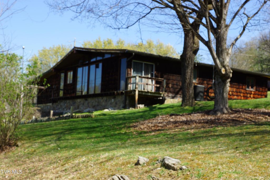 Photo of 1569 Rock Springs Road, Kingsport, TN 37664 (MLS # 9992870)