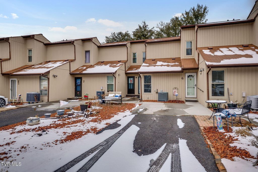 Photo of 780 Hamilton Road #Apt F5, Blountville, TN 37617 (MLS # 9990948)