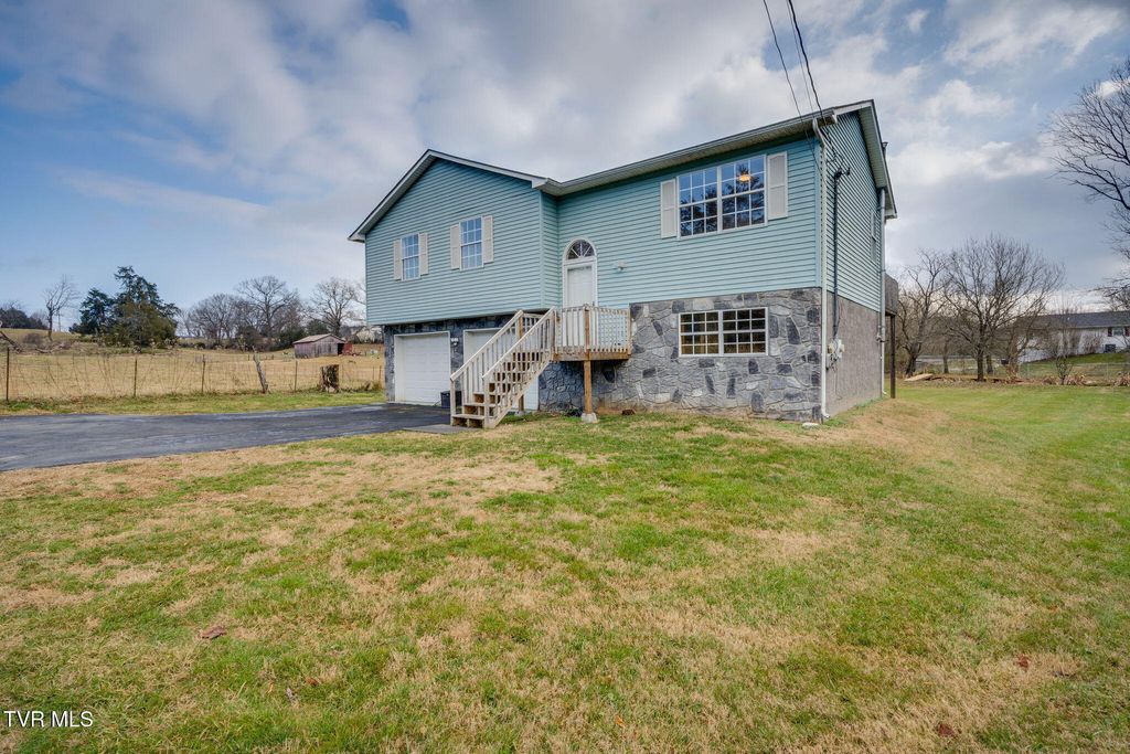 Photo of 100 Springview Drive, Johnson City, TN 37615 (MLS # 9989951)