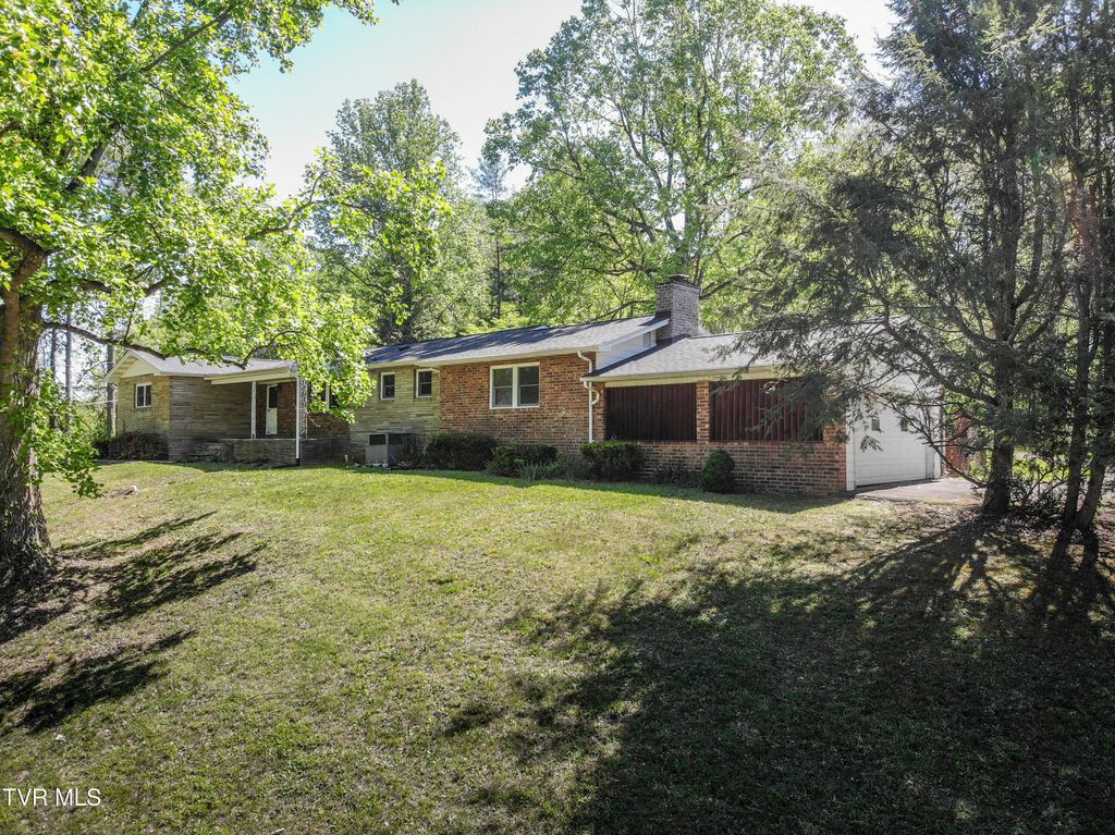 Photo of 2477 Weaver Pike, Bristol, TN 37620 (MLS # 9994685)