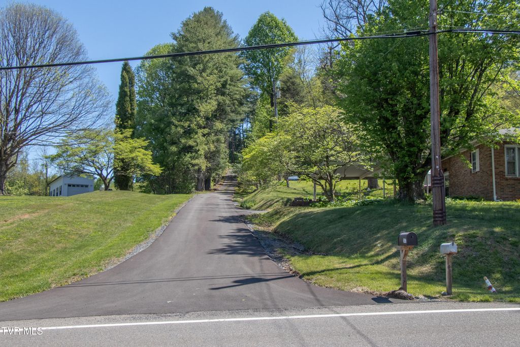 Photo of 2477 Weaver Pike, Bristol, TN 37620 (MLS # 9994685)