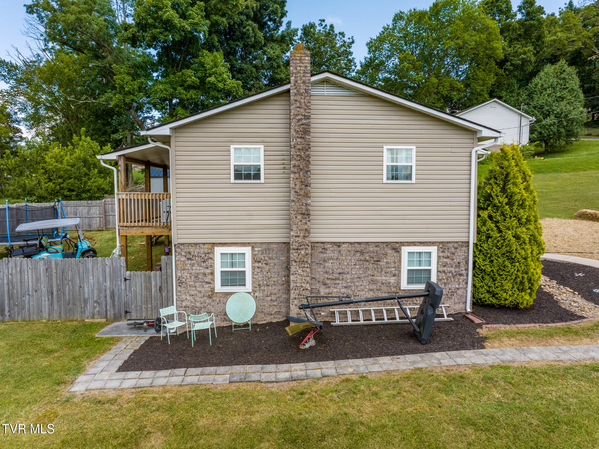 Jonesborough, Tennessee 37659, United States, 4 Bedrooms Bedrooms, ,3 BathroomsBathrooms,Residential,Active,172305