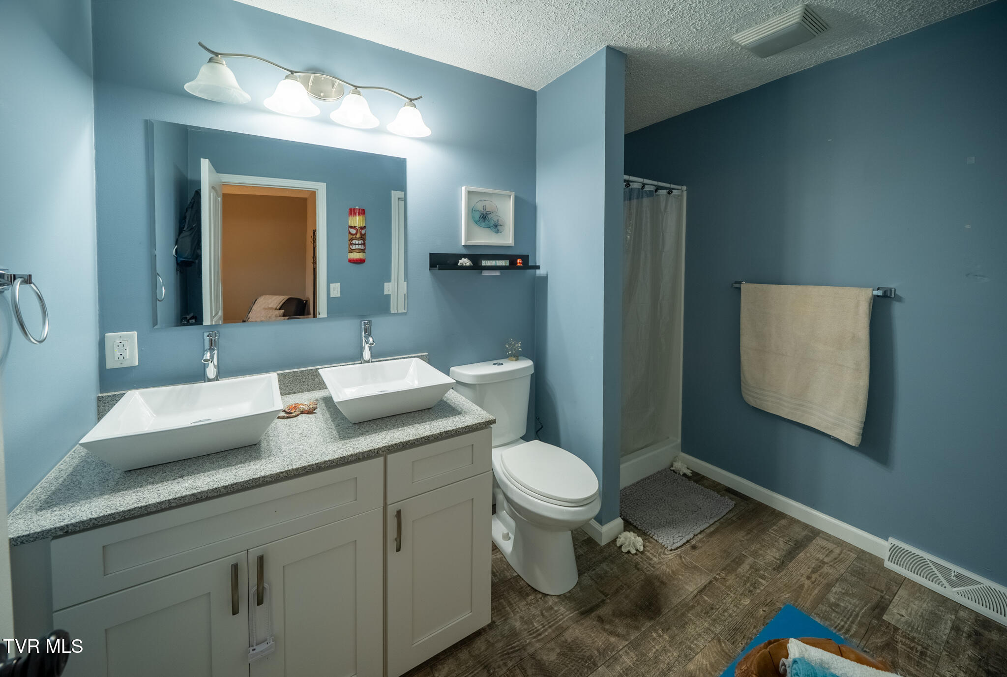 Jonesborough, Tennessee 37659, United States, 4 Bedrooms Bedrooms, ,3 BathroomsBathrooms,Residential,Active,172305