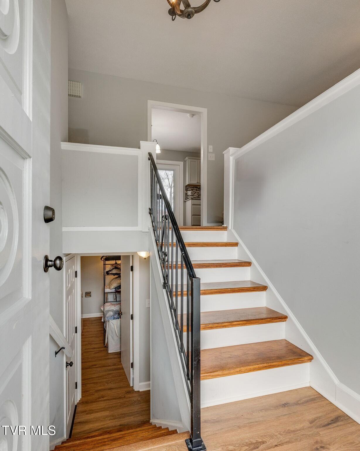 761 Meadowcrest Drive, Bristol, Virginia image 3