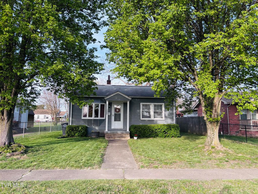 Photo of 1644 Redwood Drive, Kingsport, TN 37664 (MLS # 9993495)