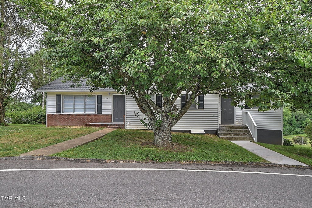 Photo of 500 Peach Orchard Drive, Kingsport, TN 37665 (MLS # 9997203)