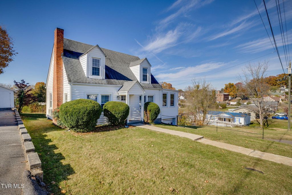 Photo of 1230 Carolina Avenue, Bristol, TN 37620 (MLS # 9988039)